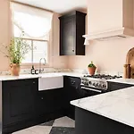 Elegant And Peaceful 2Bd Apt - Barons Court/London